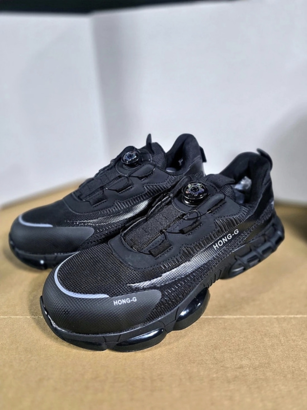 HONG-G Rotary Lacing Safety Sneaker Men's Black Sneakers Like New